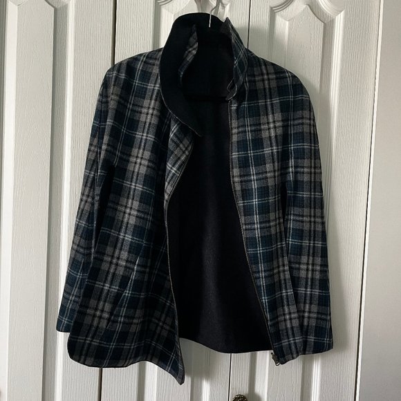 Wool Reversible Cape or Cloak/Poncho with zipper & pocket for both sides - Picture 11 of 15